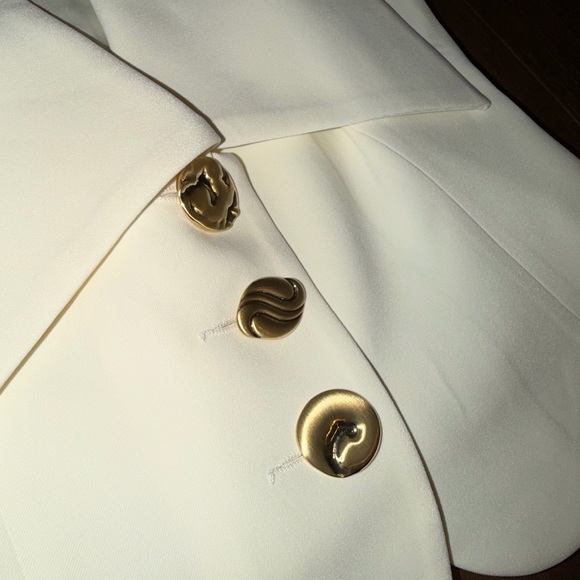 Meshki Alix Mixed Button Vest - Picture 9 of 11